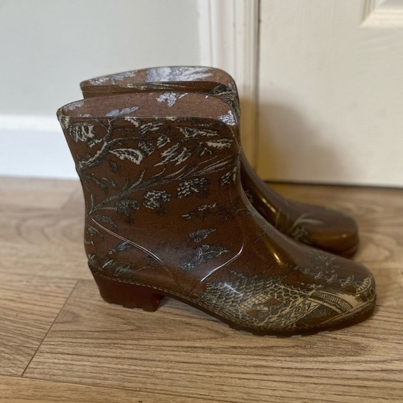 UNBRANDED Brown patterned “Wellingtons” Short Rainboots - Picture 1 of 9